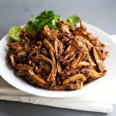 Honey Glazed Crockpot Chicken Adobo - simple pantry ingredients, hardly any hands-on time, 200 calories. | https://vital-hilfe.today