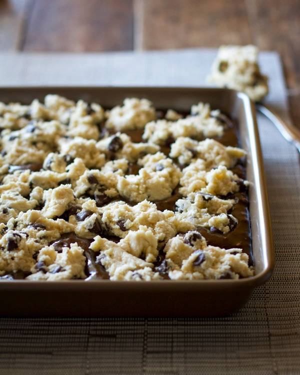 These easy chocolate chip cookie brownies have my very favorite chocolate chip cookie dough baked into the top layer of decadent, fudgy brownies. | pinchofyum.com These easy chocolate chip cookie brownies have my very favorite chocolate chip cookie dough baked into the top layer of decadent, fudgy brownies. | pinchofyum.com