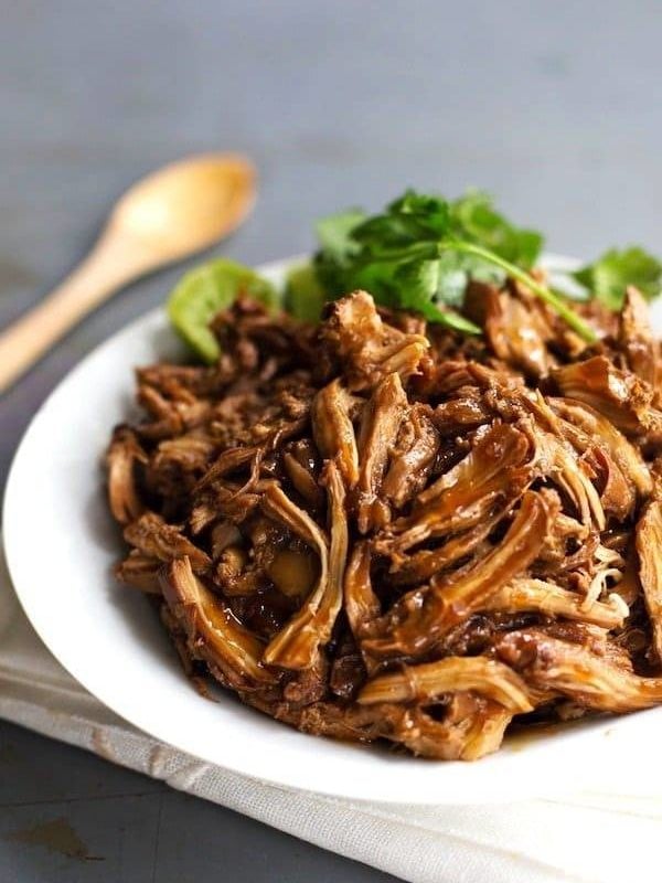 Honey Glazed Crockpot Chicken Adobo - simple pantry ingredients, hardly any hands-on time, 200 calories. | https://vital-hilfe.today