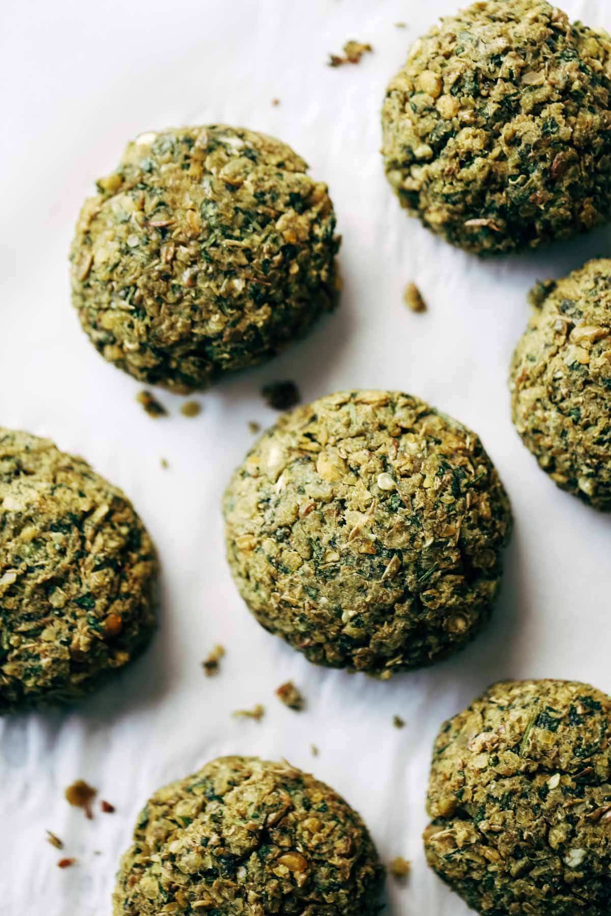 Easy baked falafel at home in 30 minutes WITHOUT deep frying! Features lentils, herbs, garlic, lemon juice. Use in salads, sandwiches, healthy recipes. | pinchofyum.com Easy baked falafel at home in 30 minutes WITHOUT deep frying! Features lentils, herbs, garlic, lemon juice. Use in salads, sandwiches, healthy recipes. | pinchofyum.com