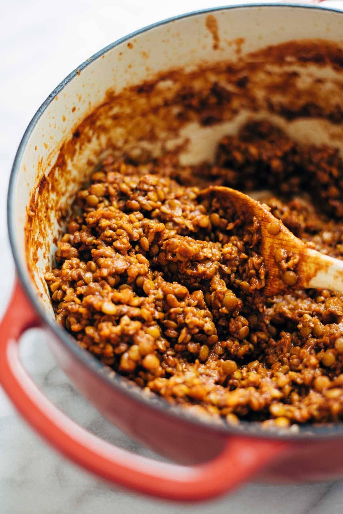 Spicy Lentil Nachos with Three Cheese Sauce - you will not believe how good these are! Saucy filling with a velvety homemade cheese sauce. Vegetarian. | pinchofyum.com Spicy Lentil Nachos with Three Cheese Sauce - you will not believe how good these are! Saucy filling with a velvety homemade cheese sauce. Vegetarian. | pinchofyum.com